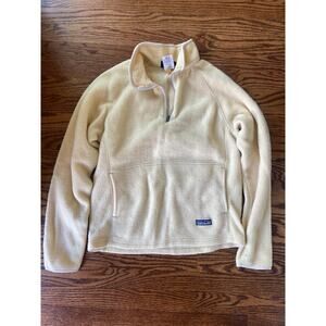 Patagonia size: M yellow women's pull-over